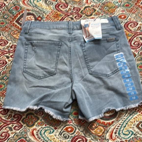 NWT seven7 weekend shorts size 10 frayed hem - Picture 2 of 7